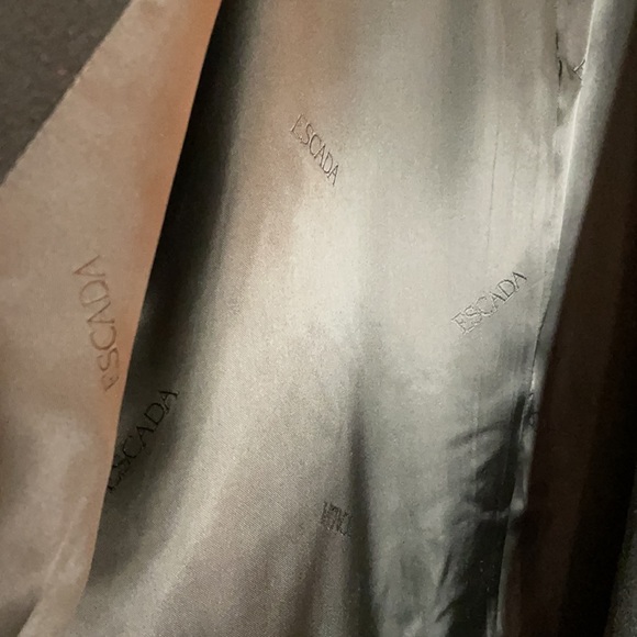 Escada blazer in Forrest green. - Picture 7 of 9